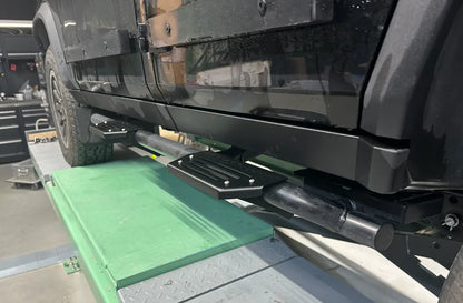 Seitliche Tritte für die OEM Rockslider (hinten) - Ineos Grenadier