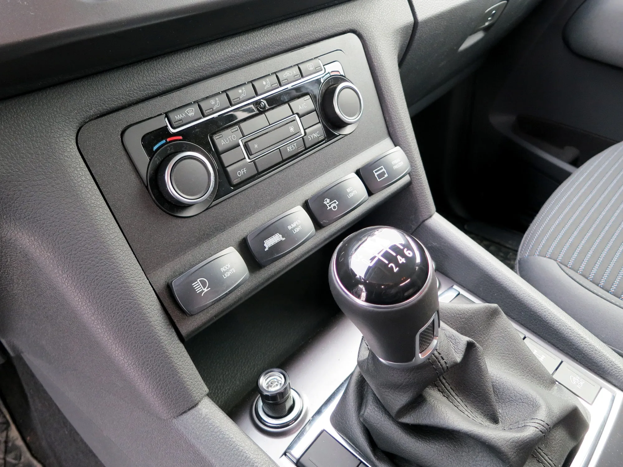 Switch panel pre-facelift VW Amarok