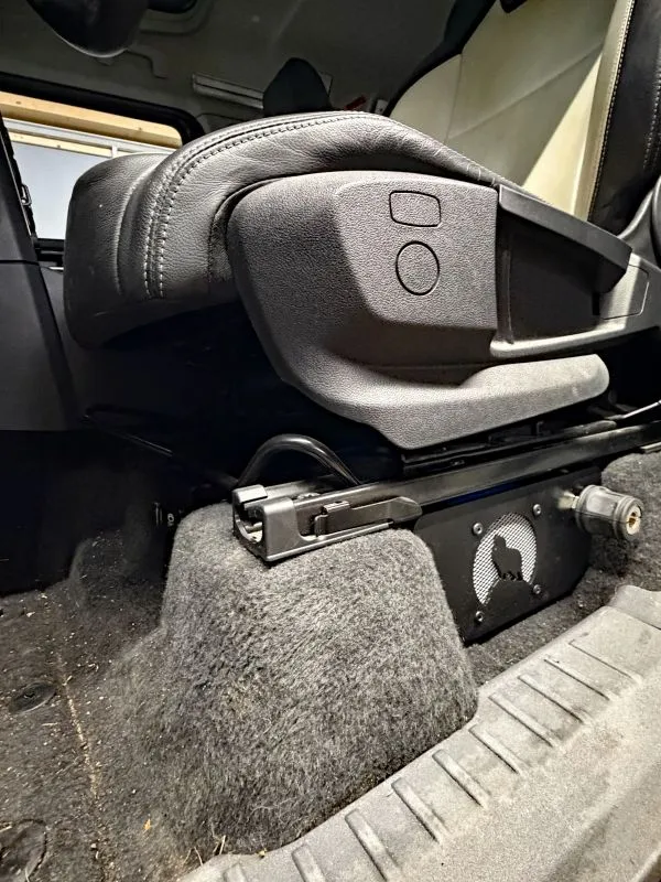 ARB Doppelkompressor Bundle unter Sitz(Links) - Ineos Grenadier ARB Doppelkompressor Bundle unter Sitz(Links) - Ineos Grenadier