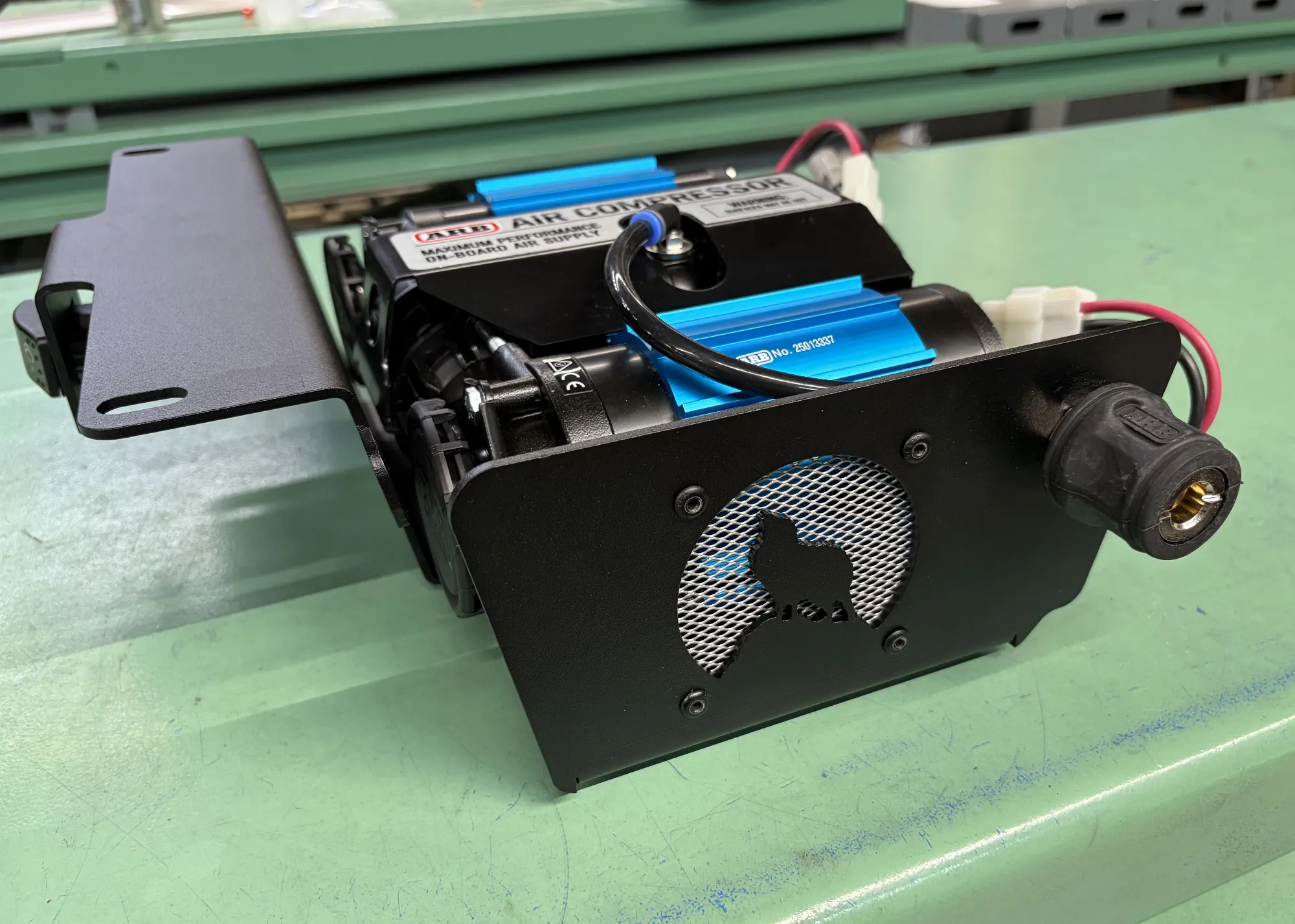 ARB Doppelkompressor Bundle unter Sitz(Links) - Ineos Grenadier ARB Doppelkompressor Bundle unter Sitz(Links) - Ineos Grenadier