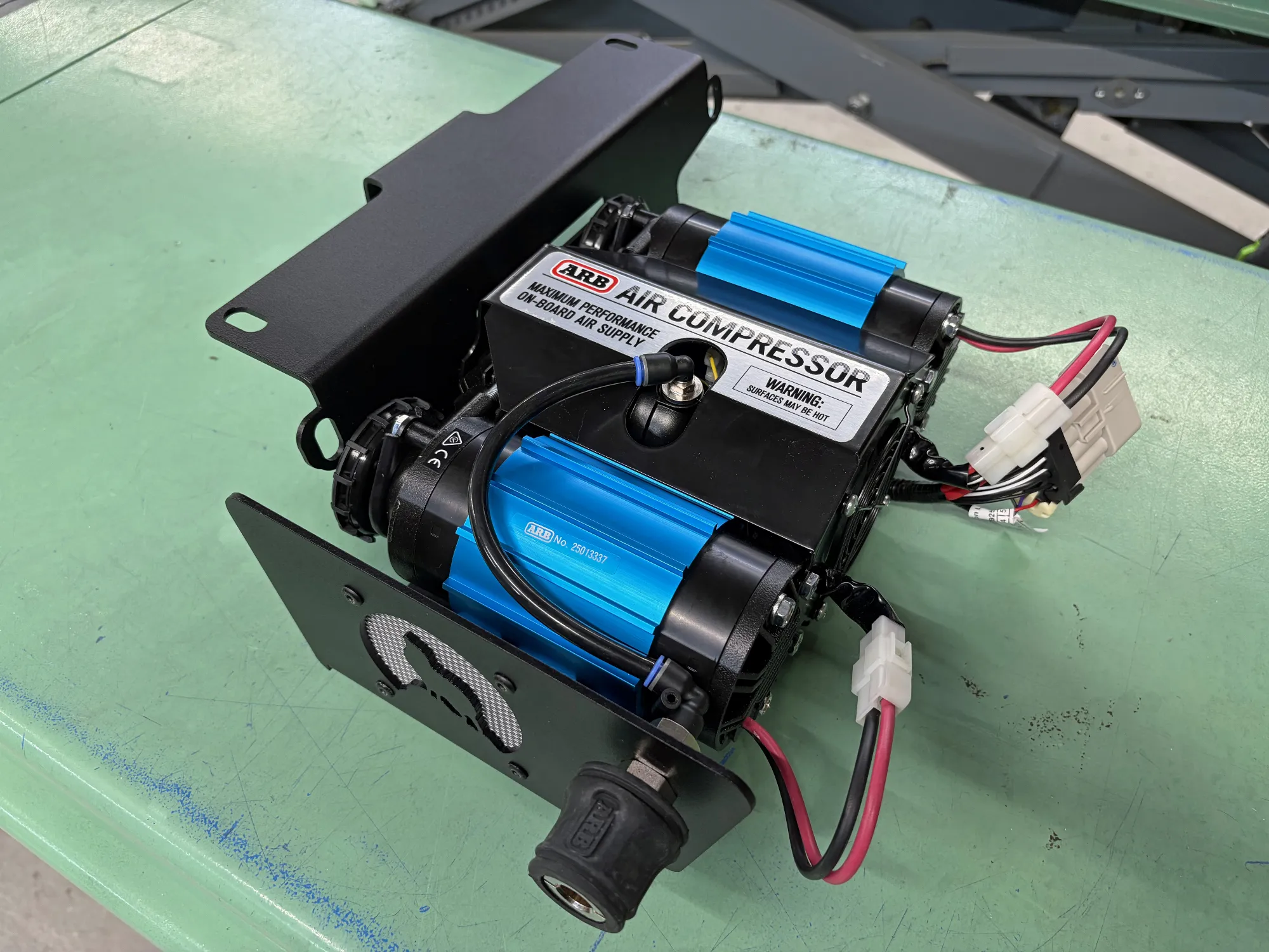 ARB Doppelkompressor Bundle unter Sitz(Links) - Ineos Grenadier ARB Doppelkompressor Bundle unter Sitz(Links) - Ineos Grenadier