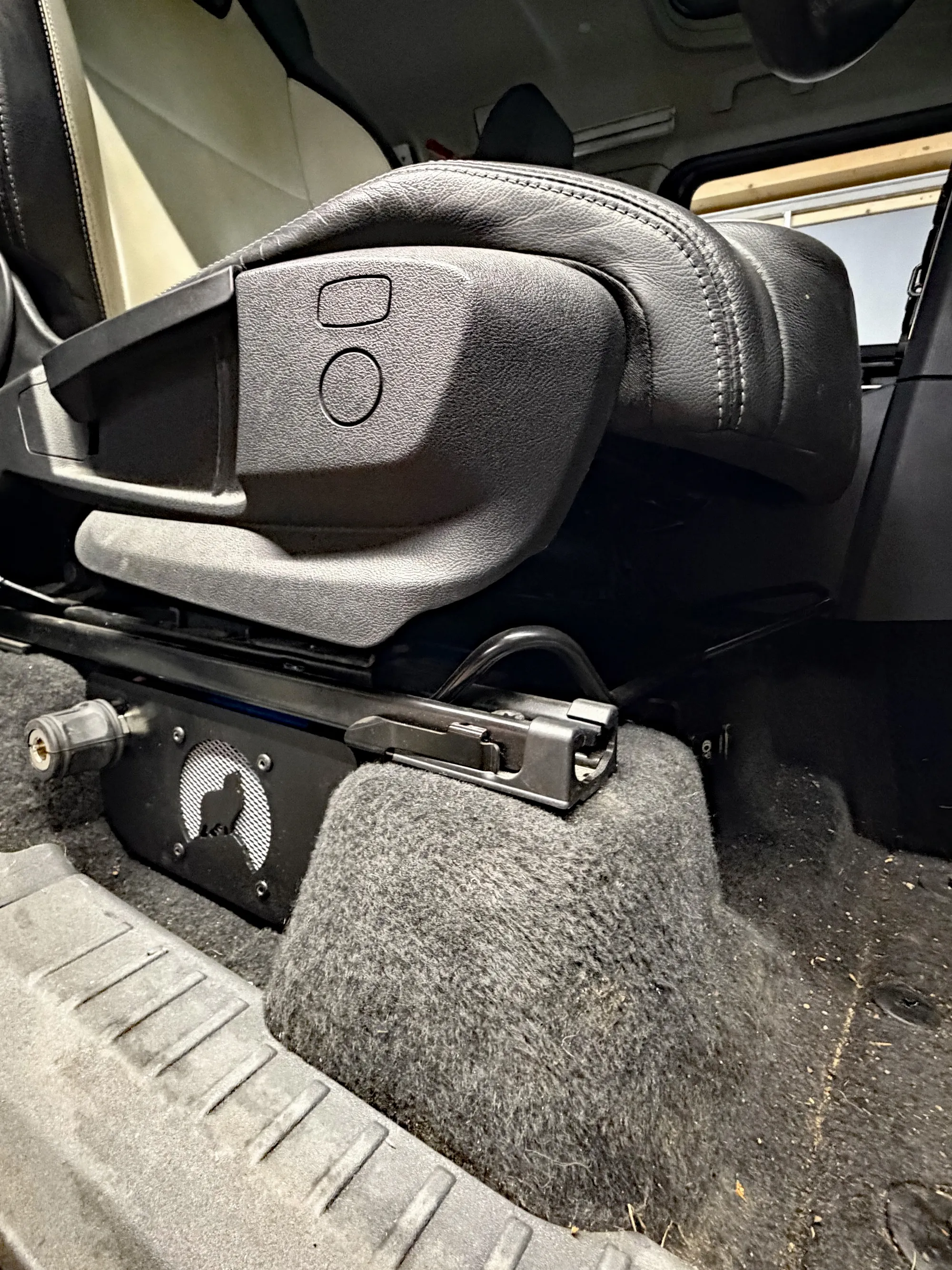 ARB Doppelkompressor Einbausatz unter Sitz(Rechts) - Ineos Grenadier