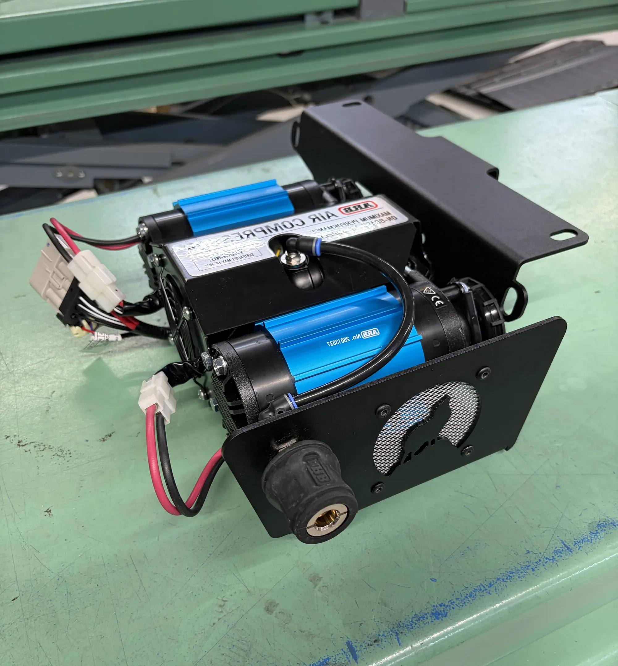 ARB Doppelkompressor Bundle unter Sitz(Rechts) - Ineos Grenadier 